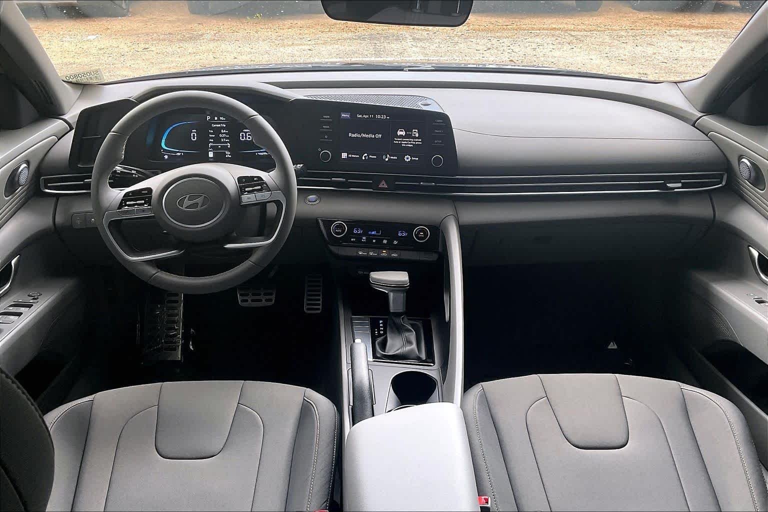 Certified Used 2025 Fluid Metal Hyundai SEL Sport image 16