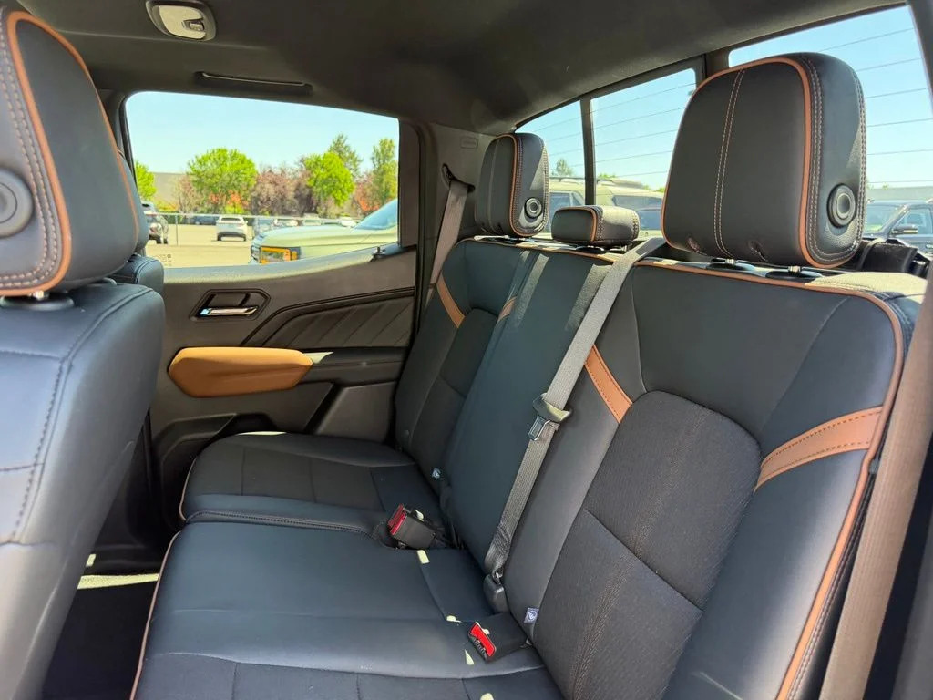 Used 2024 Sterling Metallic GMC AT4 image 31