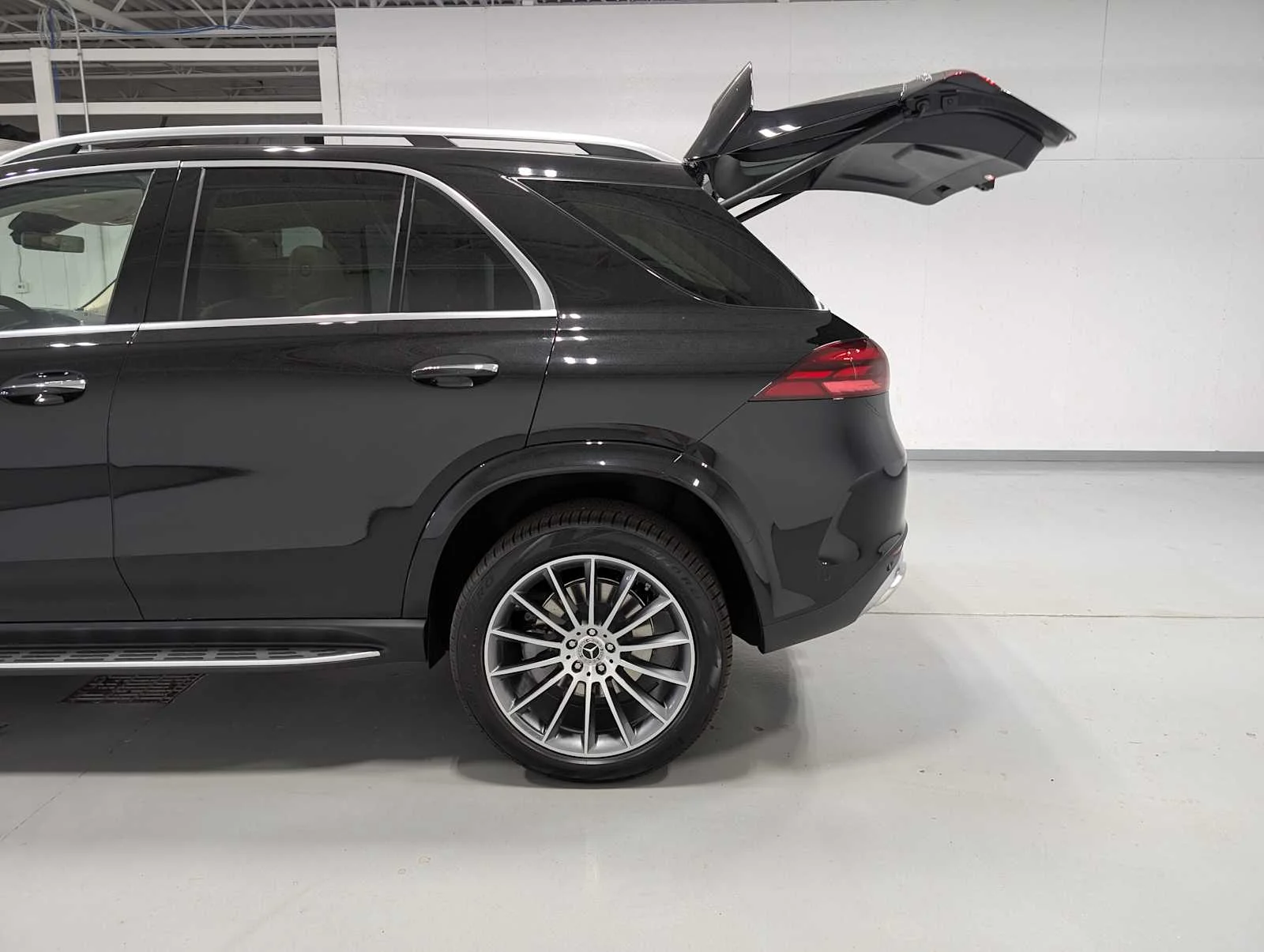 New 2026 Obsidian Black Metallic Mercedes-Benz GLE 580 image 9