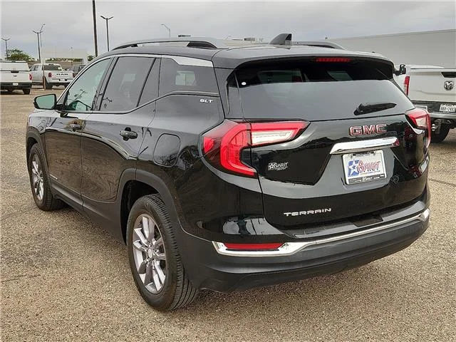 Used 2023 Red GMC SLT Front-Wheel Drive image 3
