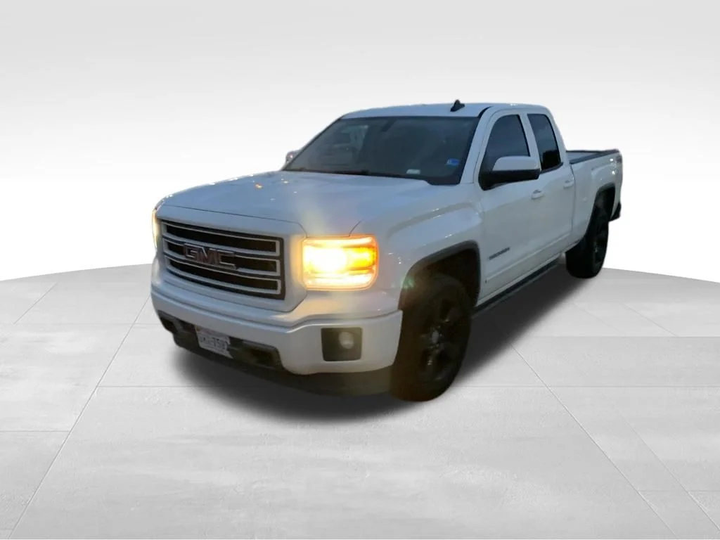 Used 2015 White GMC Base image 2