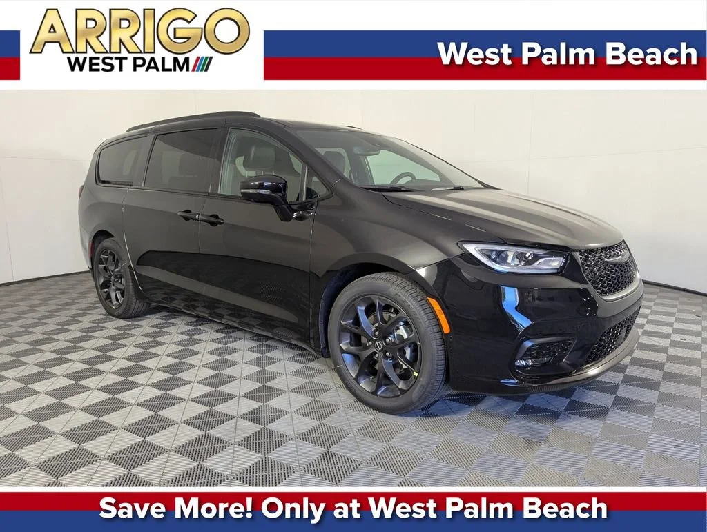 2026 Chrysler Pacifica Select's photo