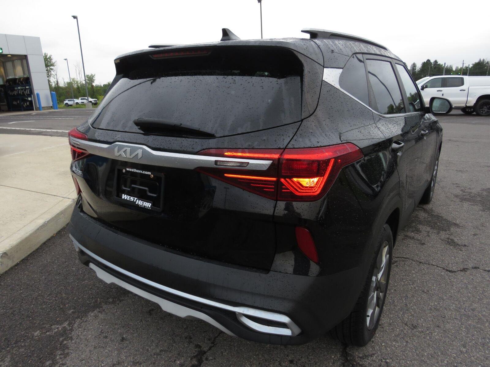 Used 2022 Cherry Black Kia S image 8