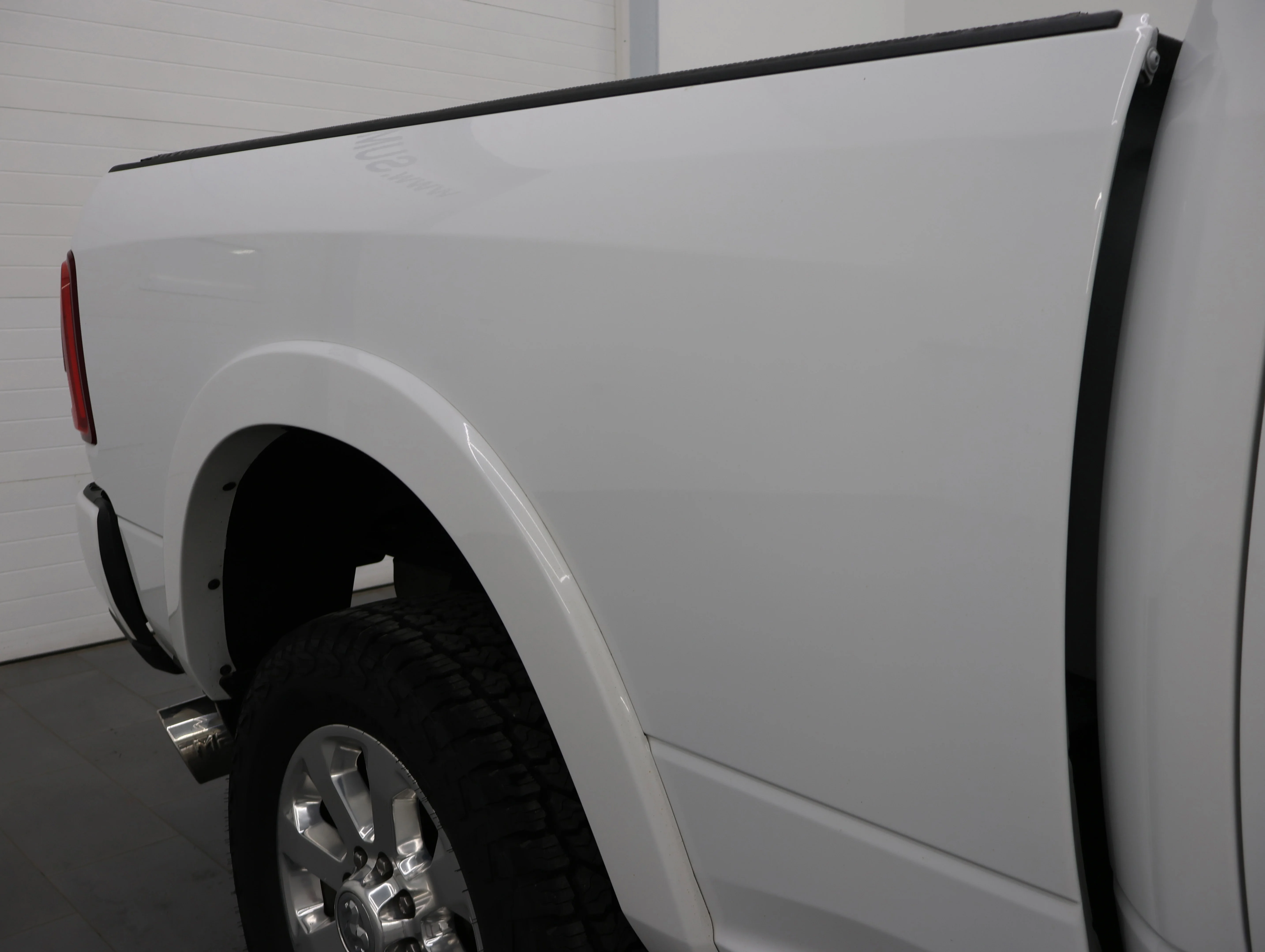Used 2020 Bright White Clearcoat Ram Laramie image 27