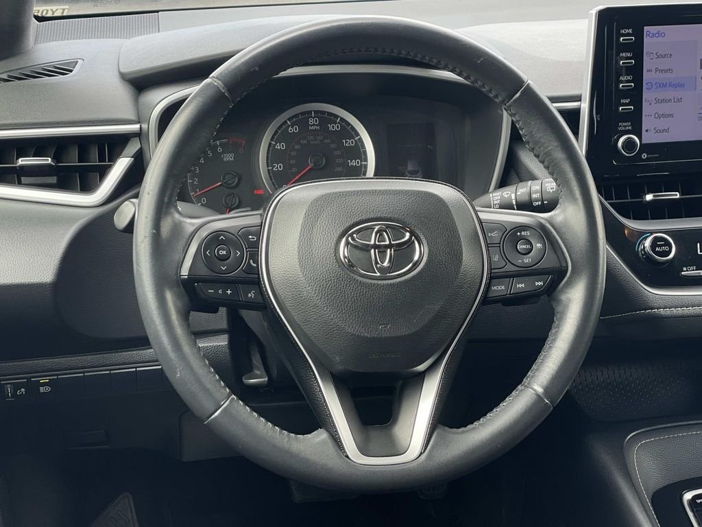Used 2020 White Toyota SE image 9