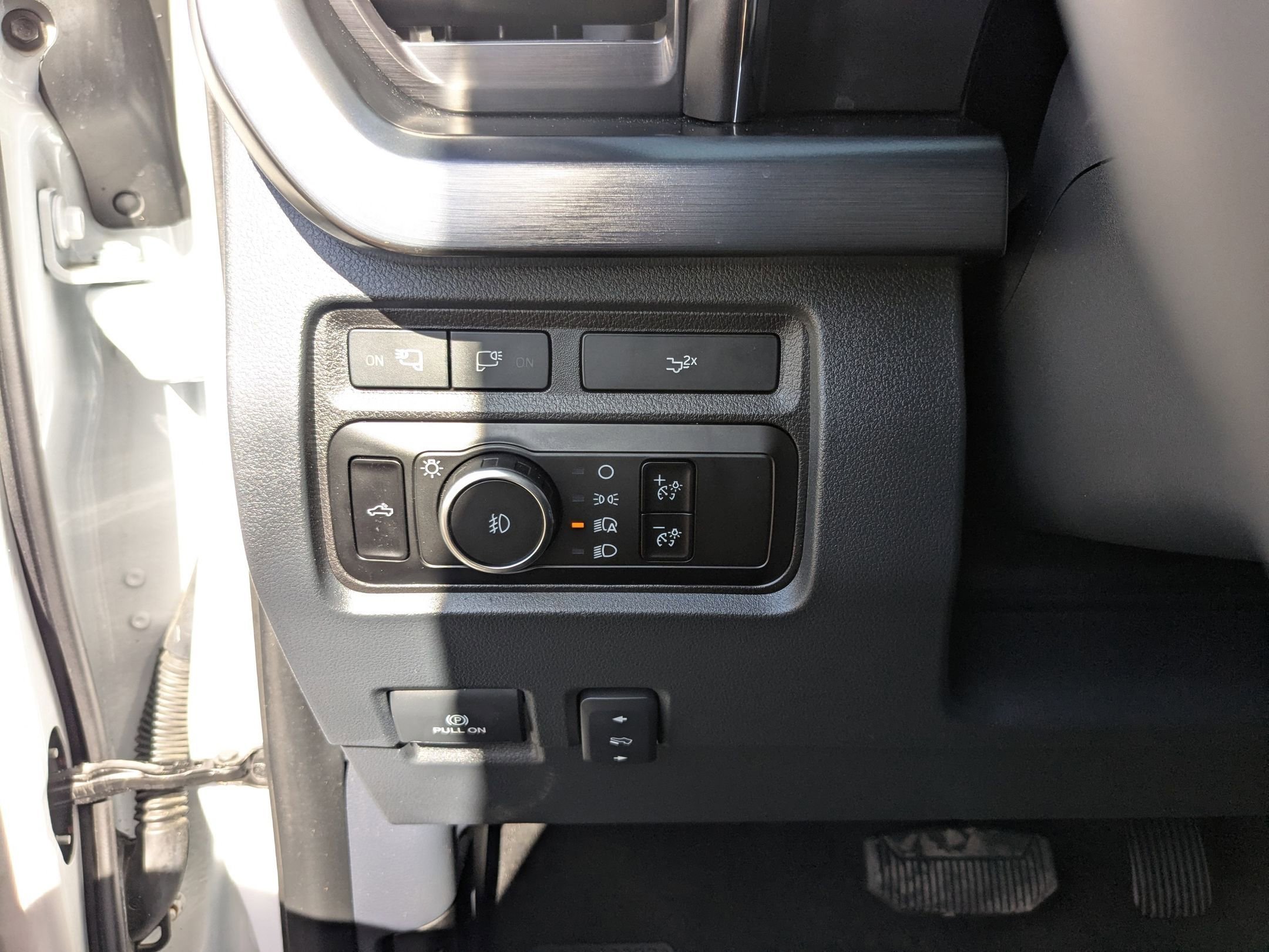 Used 2024 Oxford White Ford LARIAT image 21