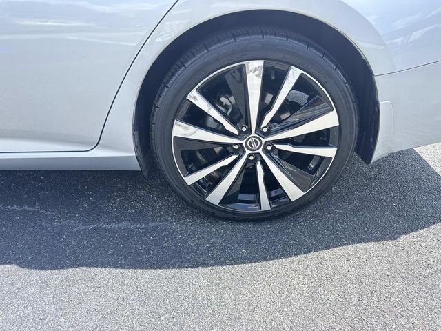 Used 2021 Silver Nissan 2.5 SR image 11