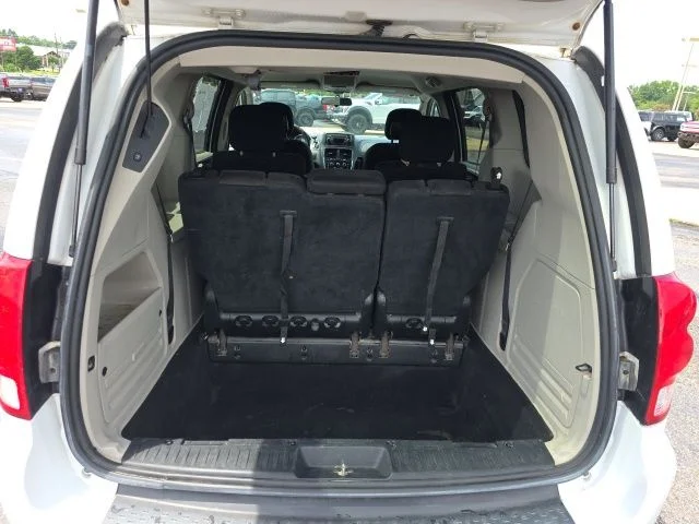 Used 2016 White Dodge SXT image 11