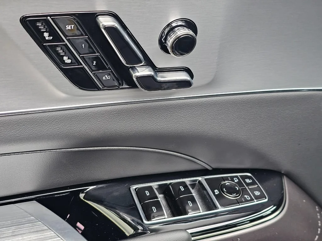 New 2027 Argent Silver Metallic Cadillac Sport image 22