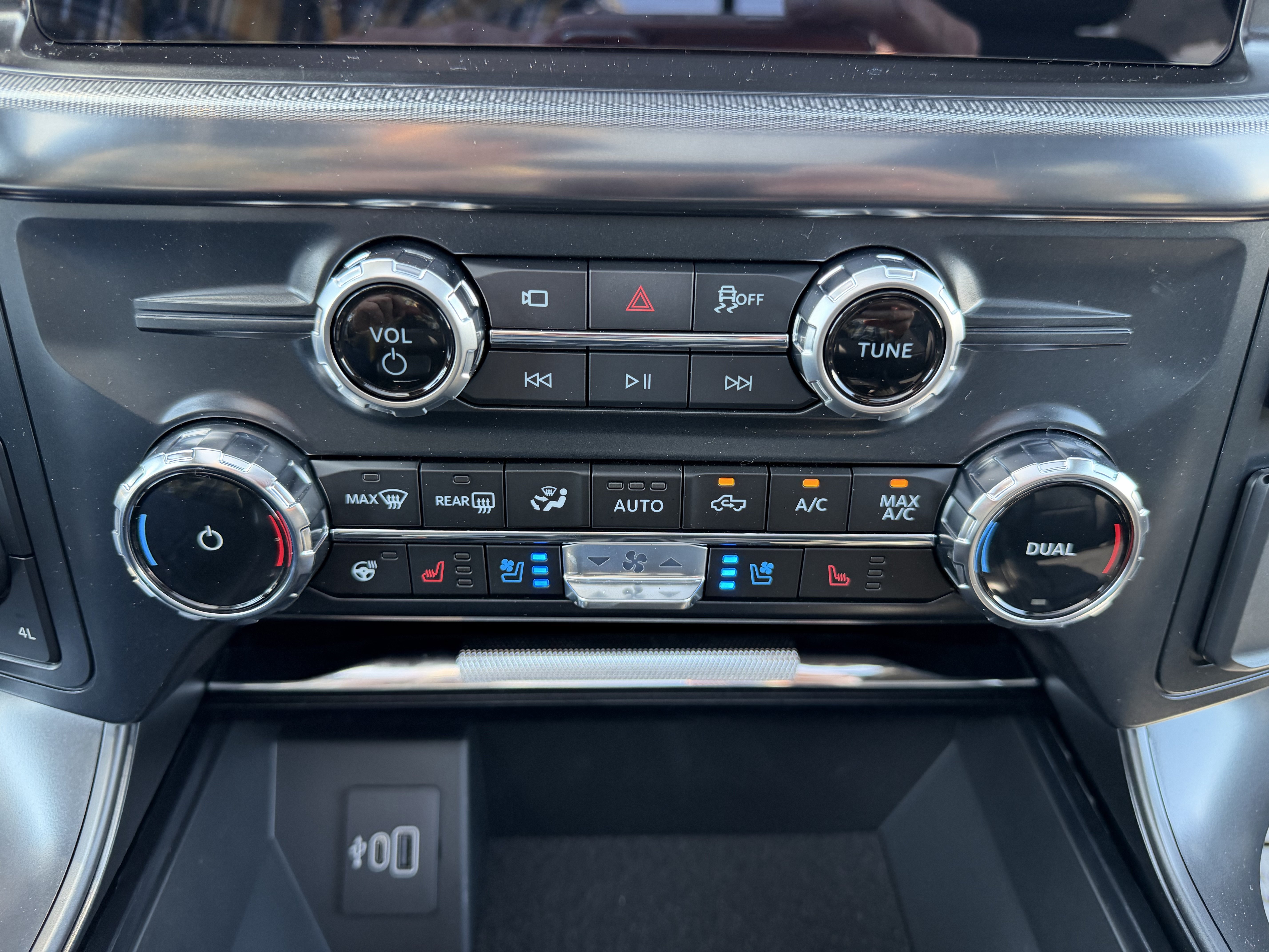 New 2026 Agate Black Metallic Ford LARIAT image 17