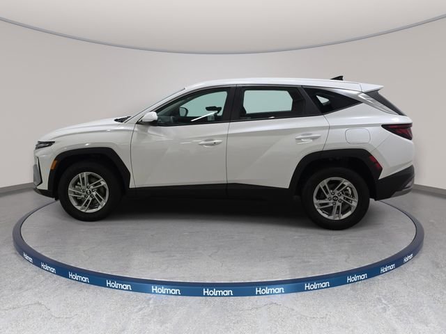 Used 2025 White Hyundai SE image 9