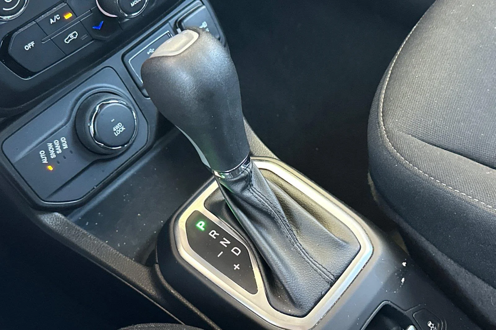 Used 2023 Graphite Gray Jeep Latitude image 21