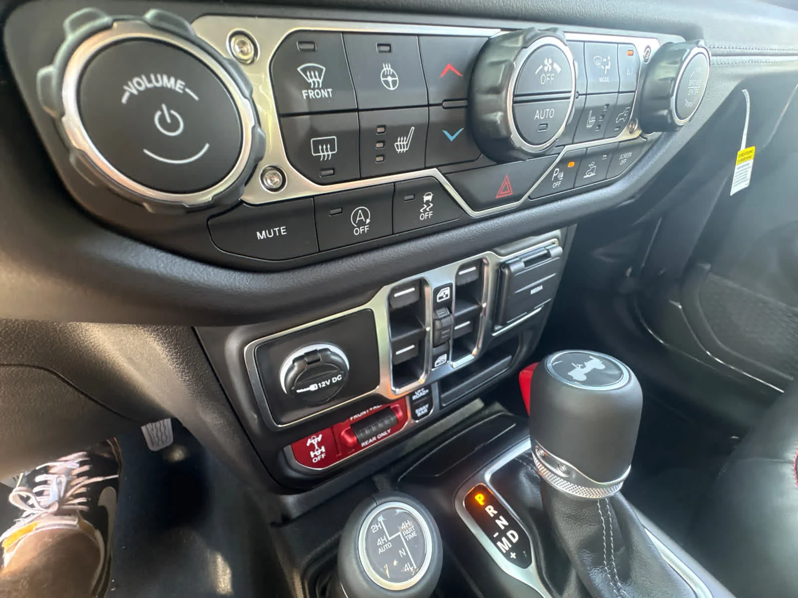 New 2026 Granite Crystal Metallic Clearcoat Jeep Rubicon X image 27