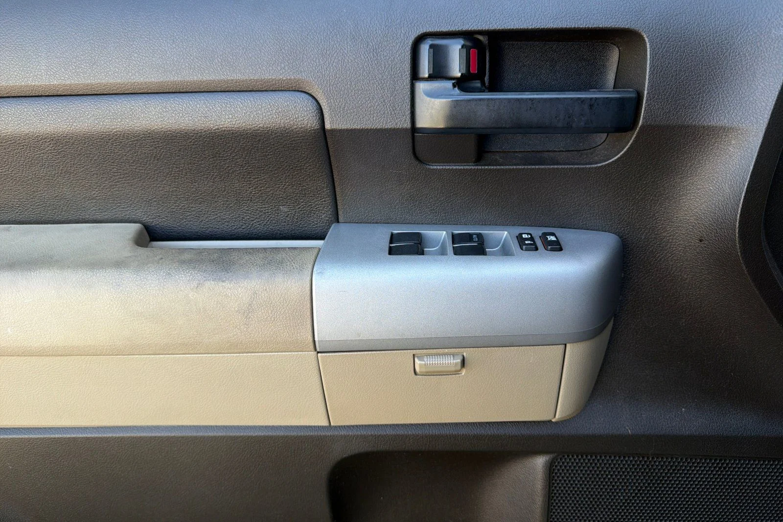 Used 2007 White Toyota SR5 image 13