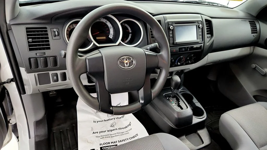 Used 2014 White Toyota Base image 21