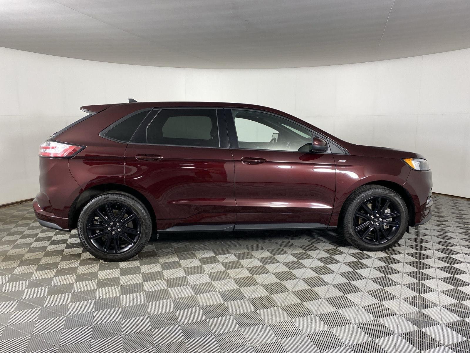 Used 2023 Burgundy Velvet Metallic Tinted Clearcoat Ford ST-Line image 8