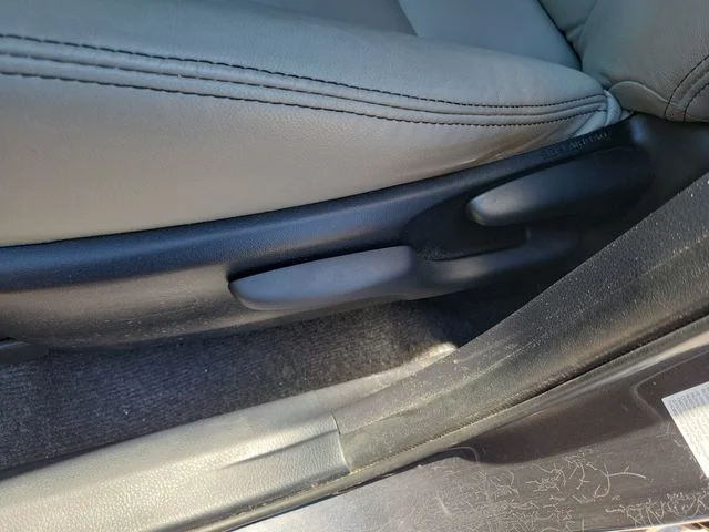 Used 2014 Gray Toyota LE image 21