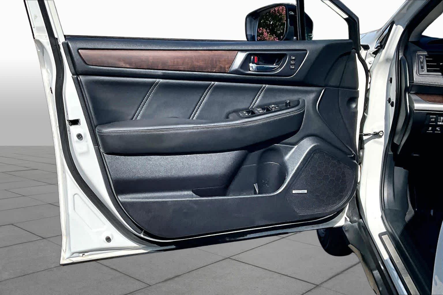 Used 2019 Crystal White Pearl Subaru Limited image 21