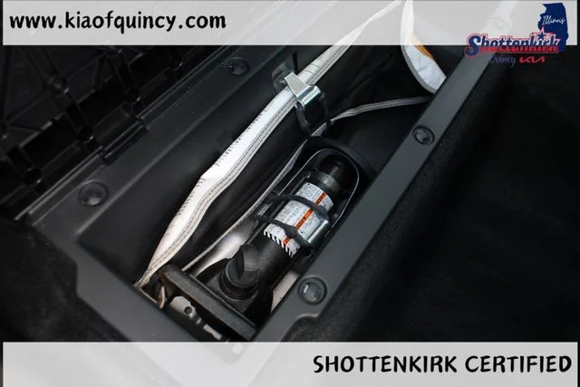Used 2018 Silver Toyota SR image 21