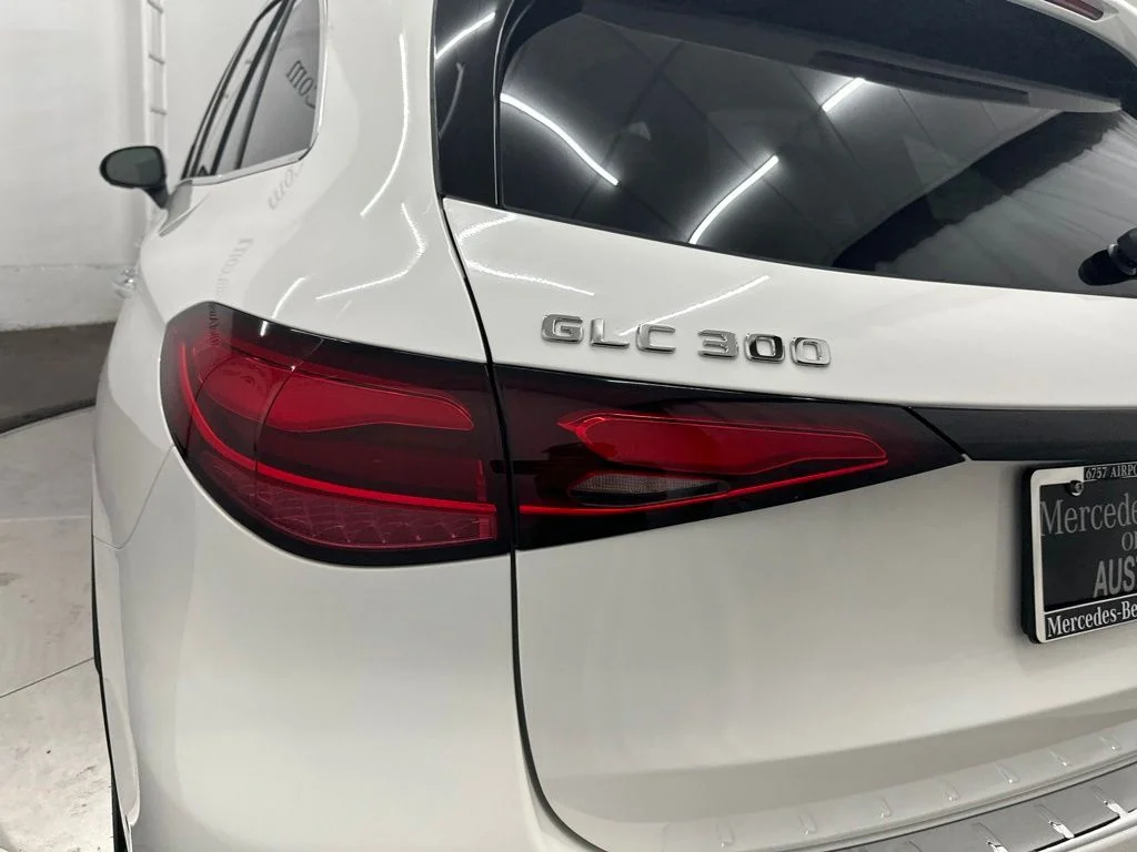 New 2027 White Mercedes-Benz GLC 300 image 11