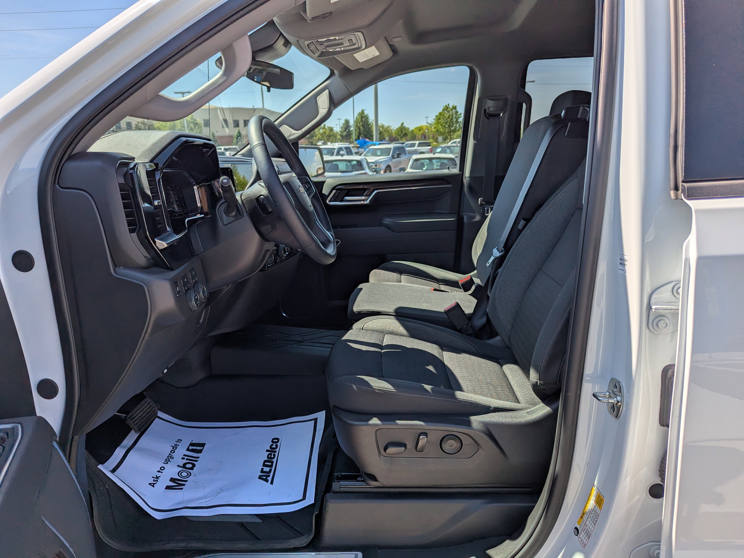 New 2025 Summit White Chevrolet LT image 10