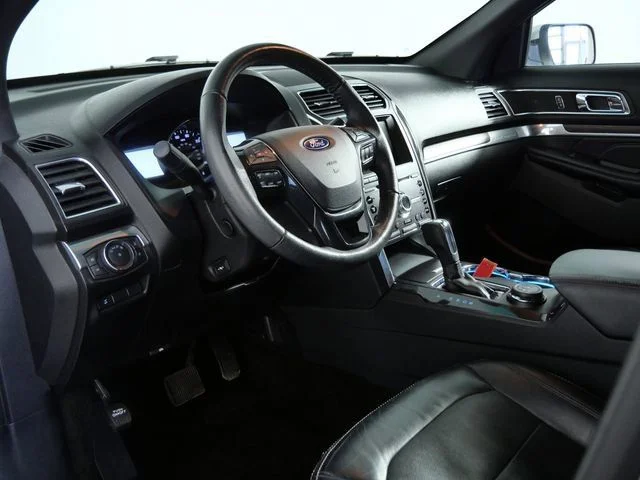 Used 2017 Silver Ford Limited image 17