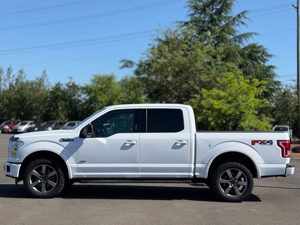 Used 2017  Ford XLT image 2