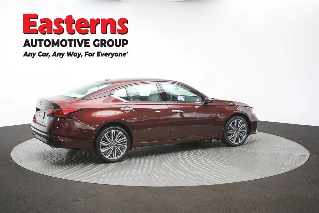 Used 2024 Red Nissan 2.5 SL image 46