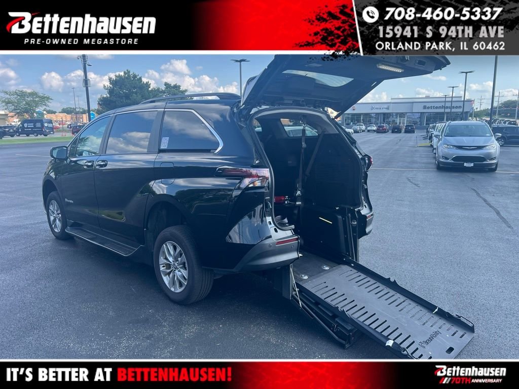Used 2025 Black Toyota XLE image 1