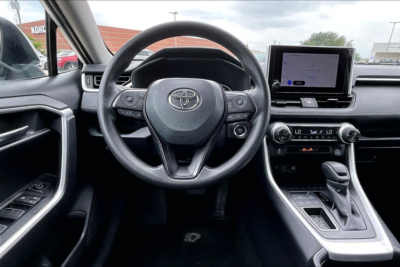 Used 2025 Ice Cap Toyota XLE image 6