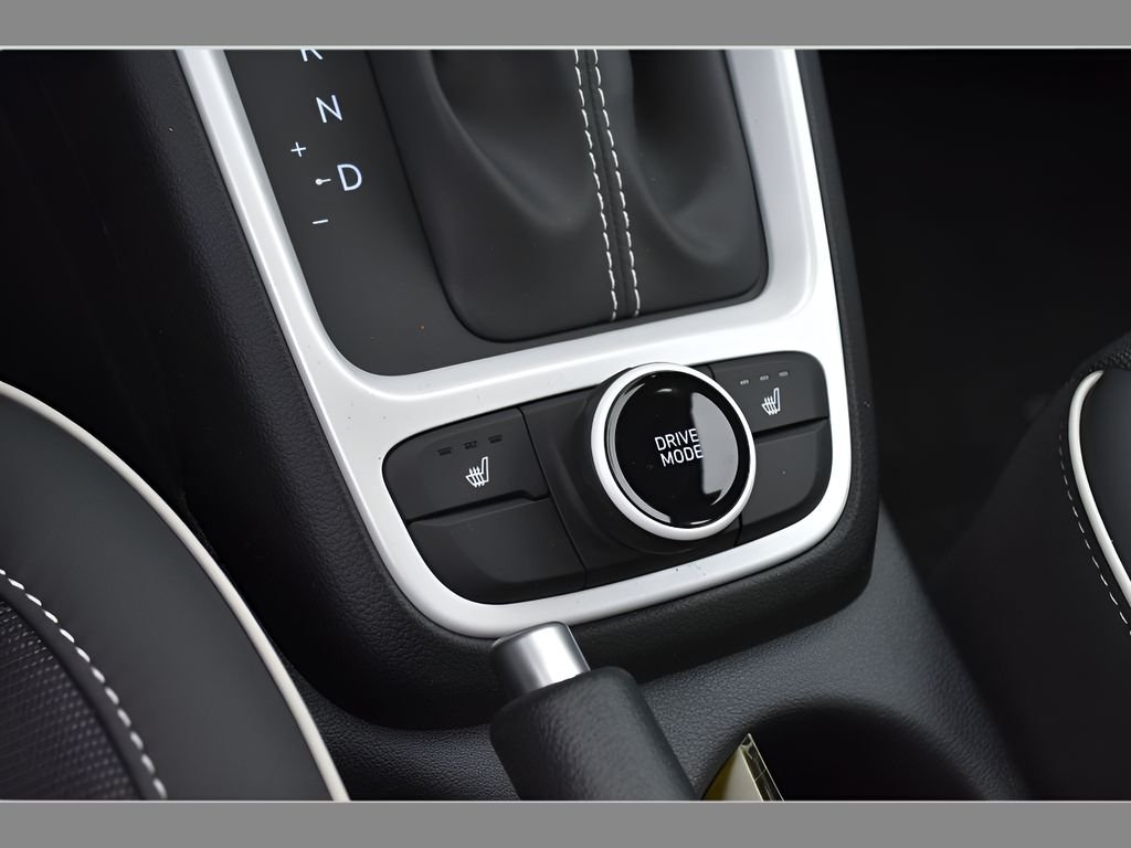2025 Hyundai Venue Limited - Photo 28