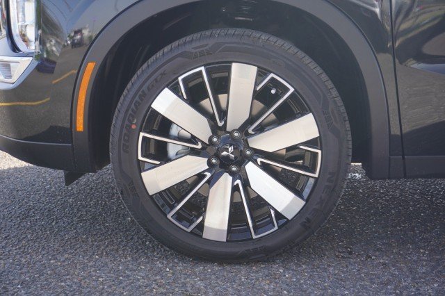 New 2025 Black Diamond Mitsubishi SE image 15