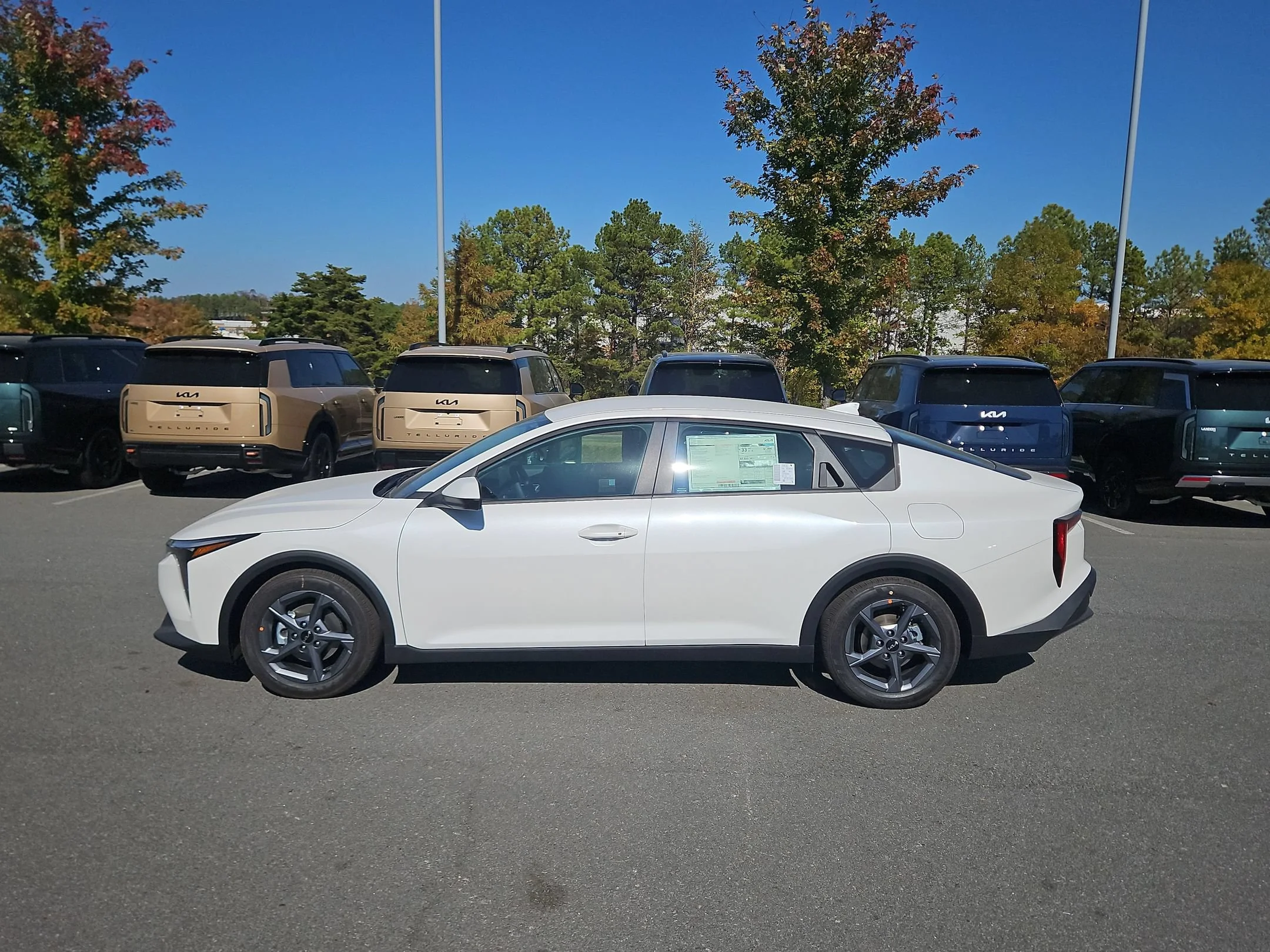 New 2026 Snow White Pearl Kia LXS image 4
