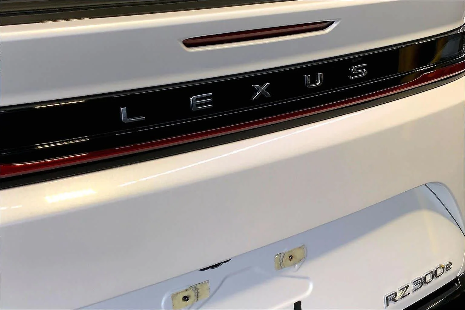 Used 2025 Eminent White Pearl Lexus Premium image 32