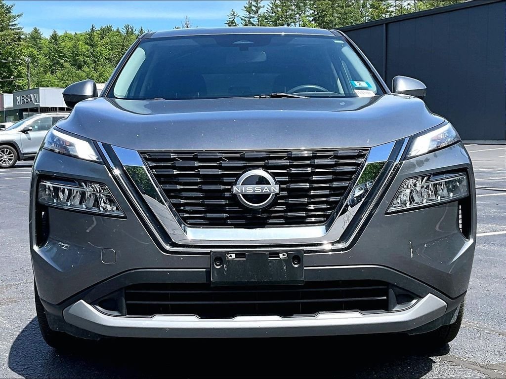 Used 2023 Gray Nissan SV image 2