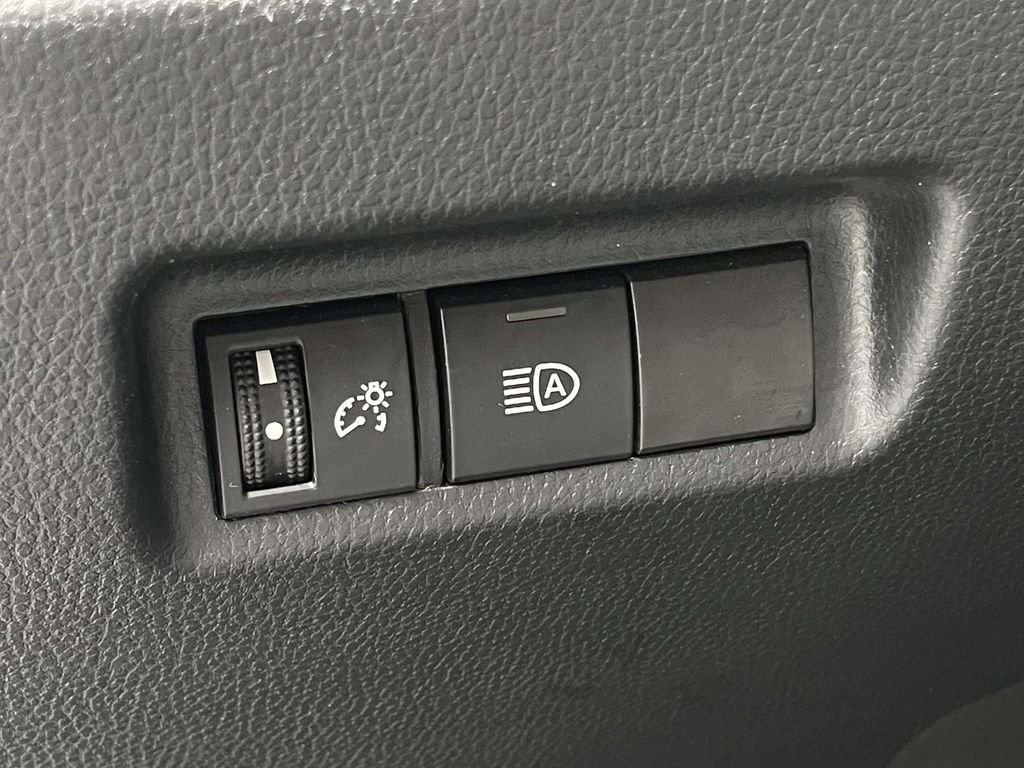 Used 2022 Silver Sky Metallic Toyota XLE image 9