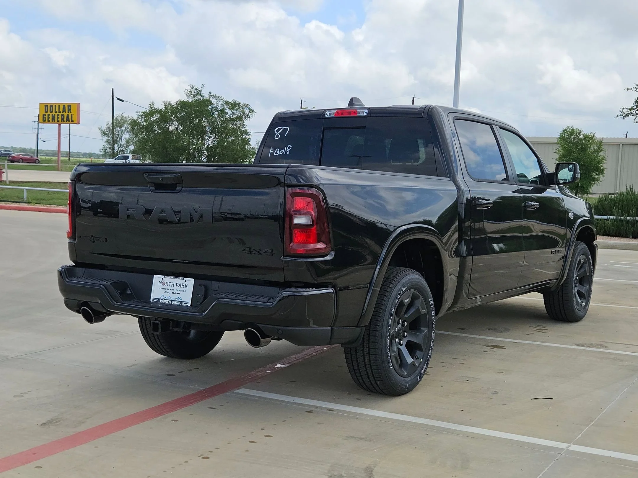 New 2026 Diamond Black Crystal Pearlcoat RAM Big Horn/Lone Star image 3