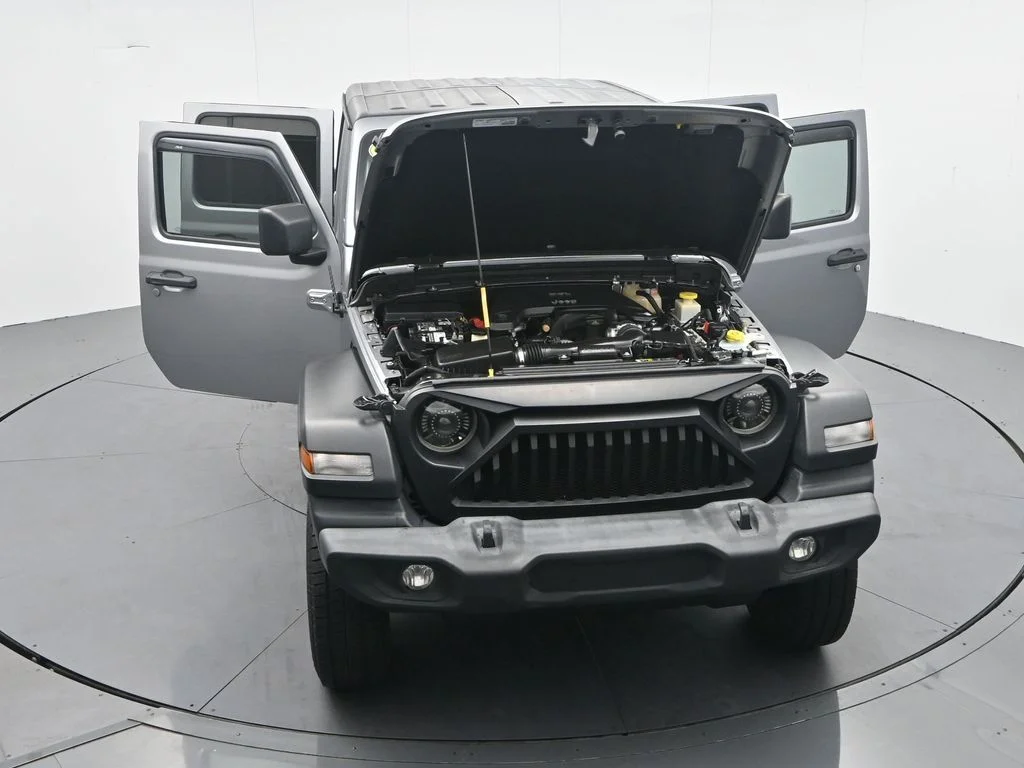 Used 2020 Billet Silver Metallic Clearcoat Jeep Sport image 37