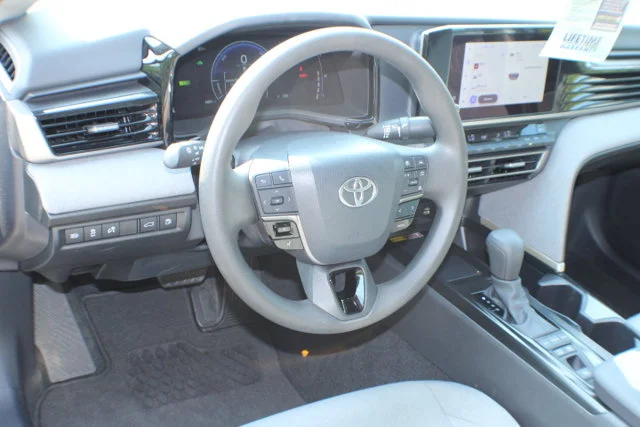 Used 2025 Underground Toyota LE image 7