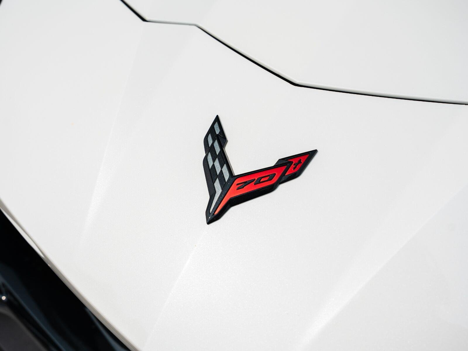 Used 2023 White Pearl Metallic Tricoat Chevrolet Stingray image 13