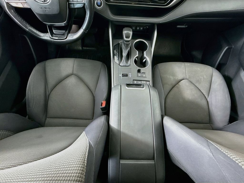 Used 2021 Blizzard Pearl Toyota LE image 16