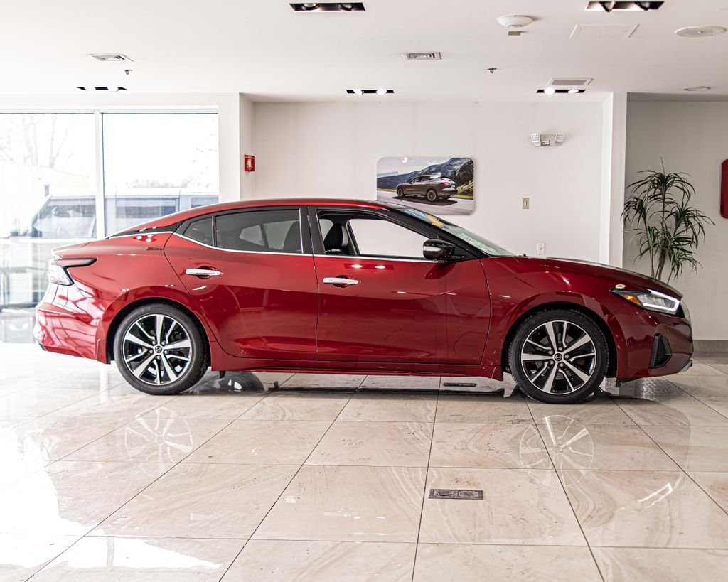 Used 2023 Red Nissan 3.5 SL image 9