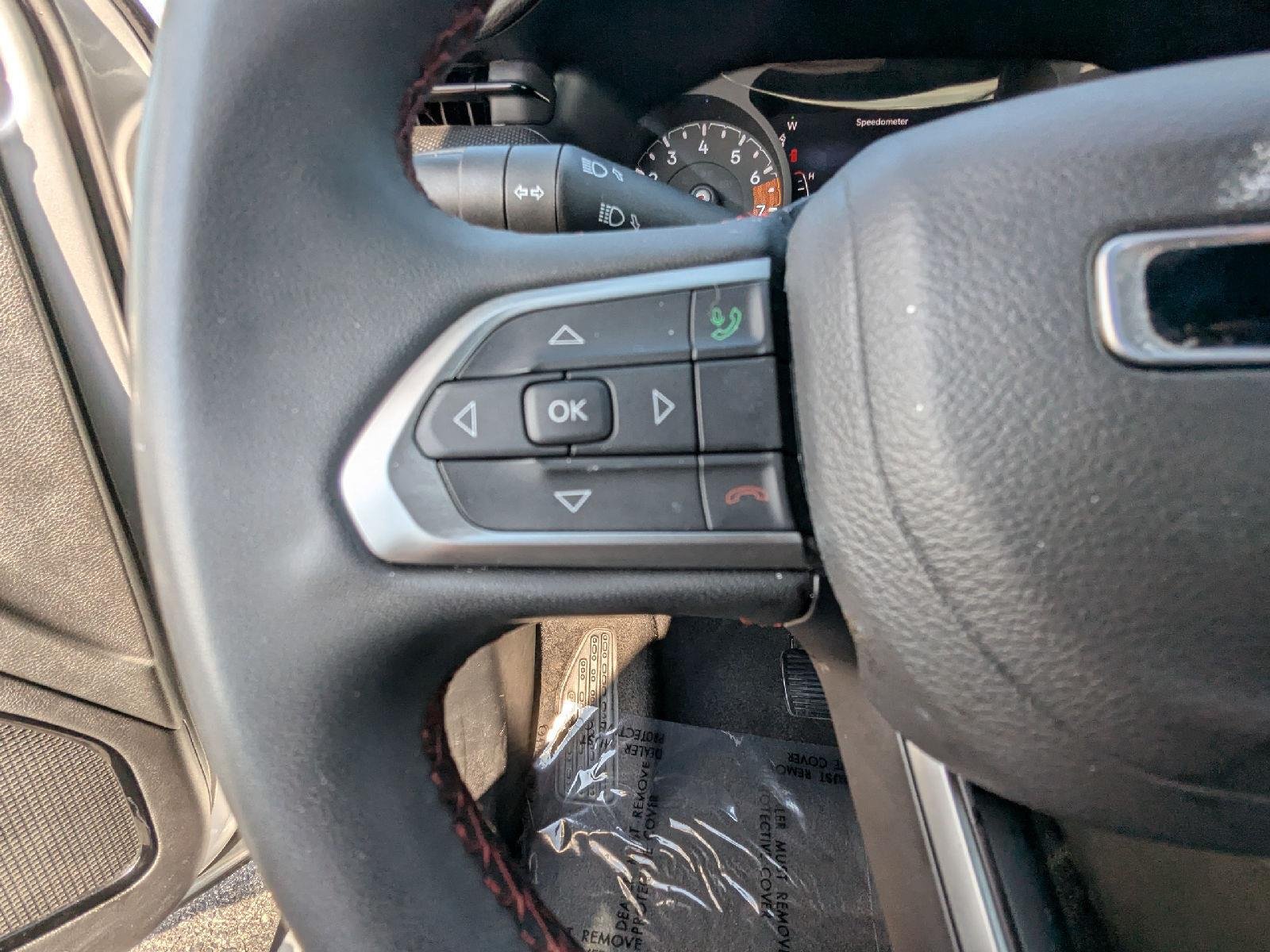 Used 2025 Silver Zynith Metallic Clearcoat Jeep Trailhawk image 21