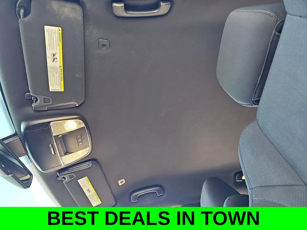 Used 2018 White Dodge SXT image 28