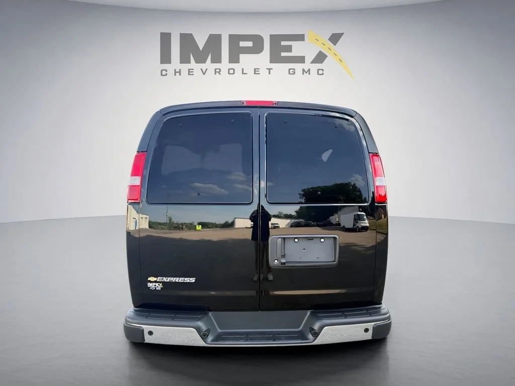 New 2026 Black Chevrolet 1LT image 4