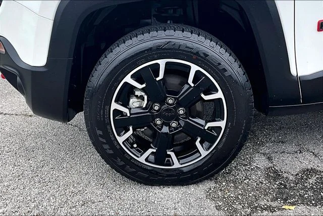 Used 2023 White Jeep Trailhawk image 31