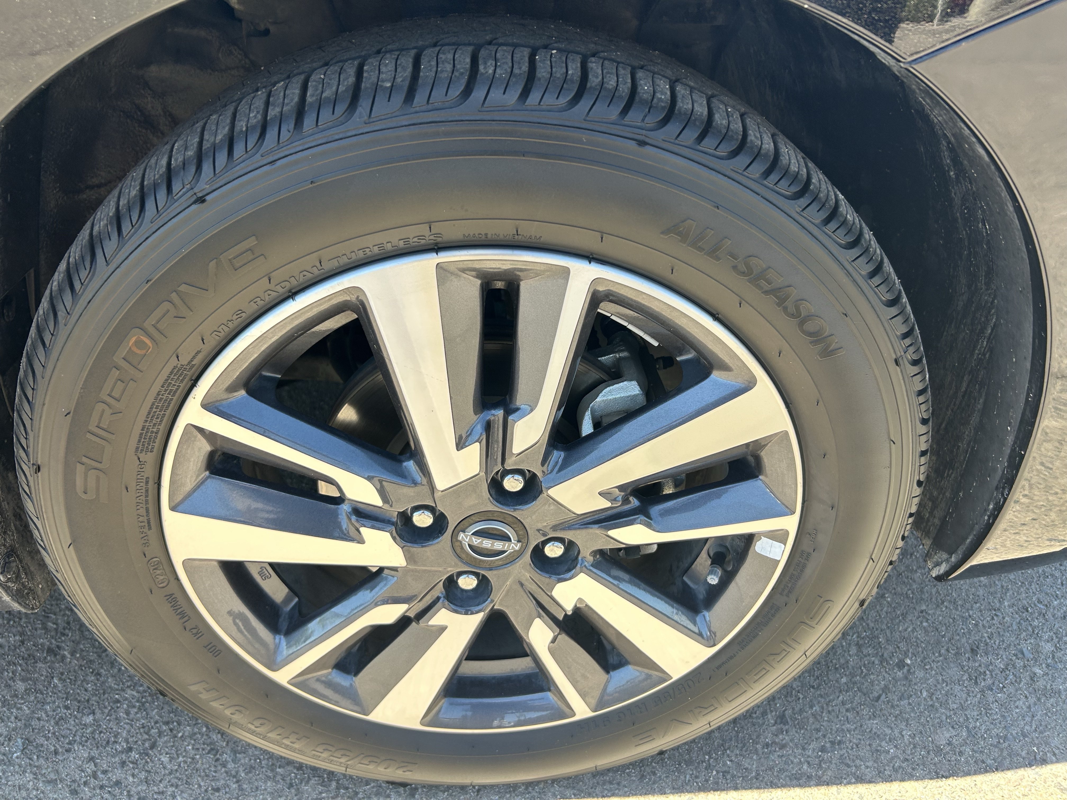 2024 Nissan Versa Sedan SV - Photo 9
