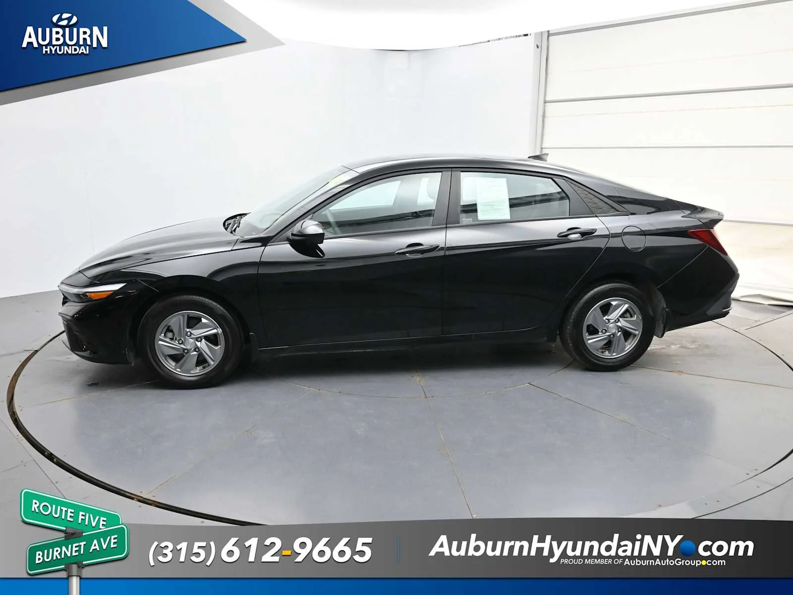 Used 2024 Abyss Black Hyundai SE image 17