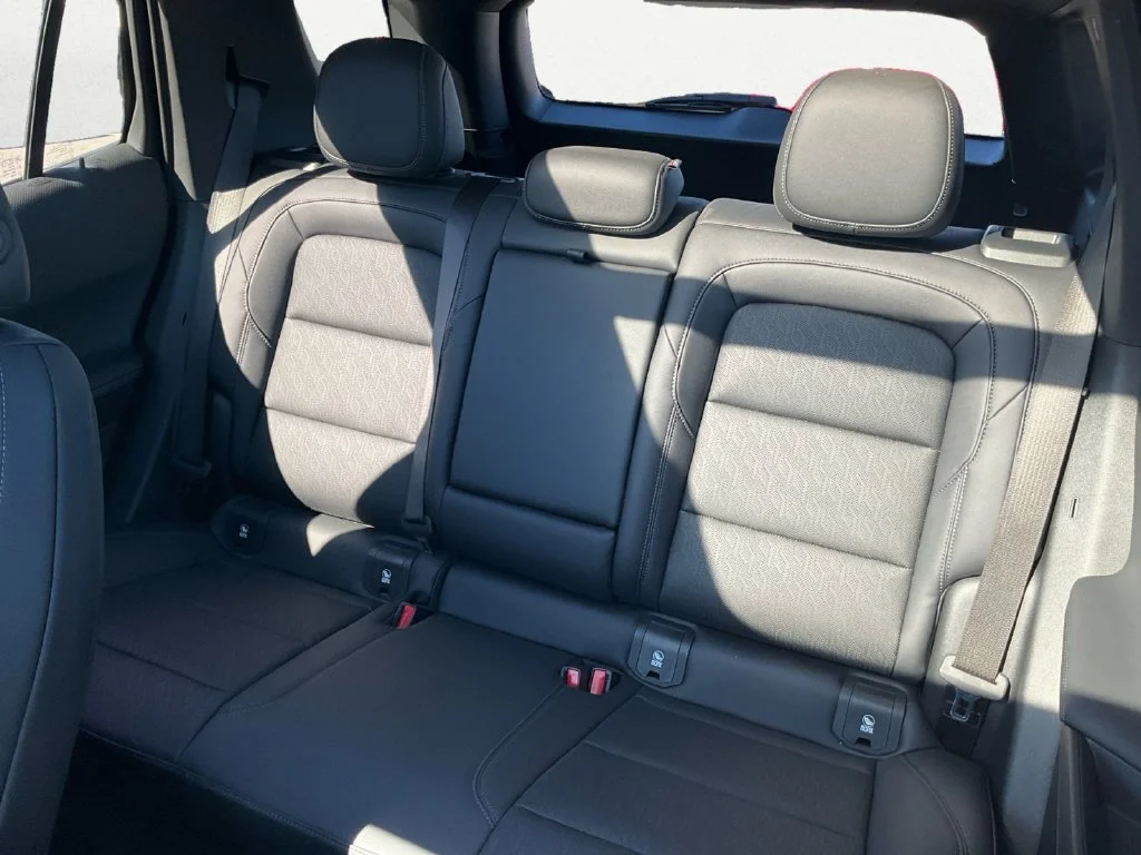 Used 2025 Lakeshore Blue Metallic Chevrolet LT image 10