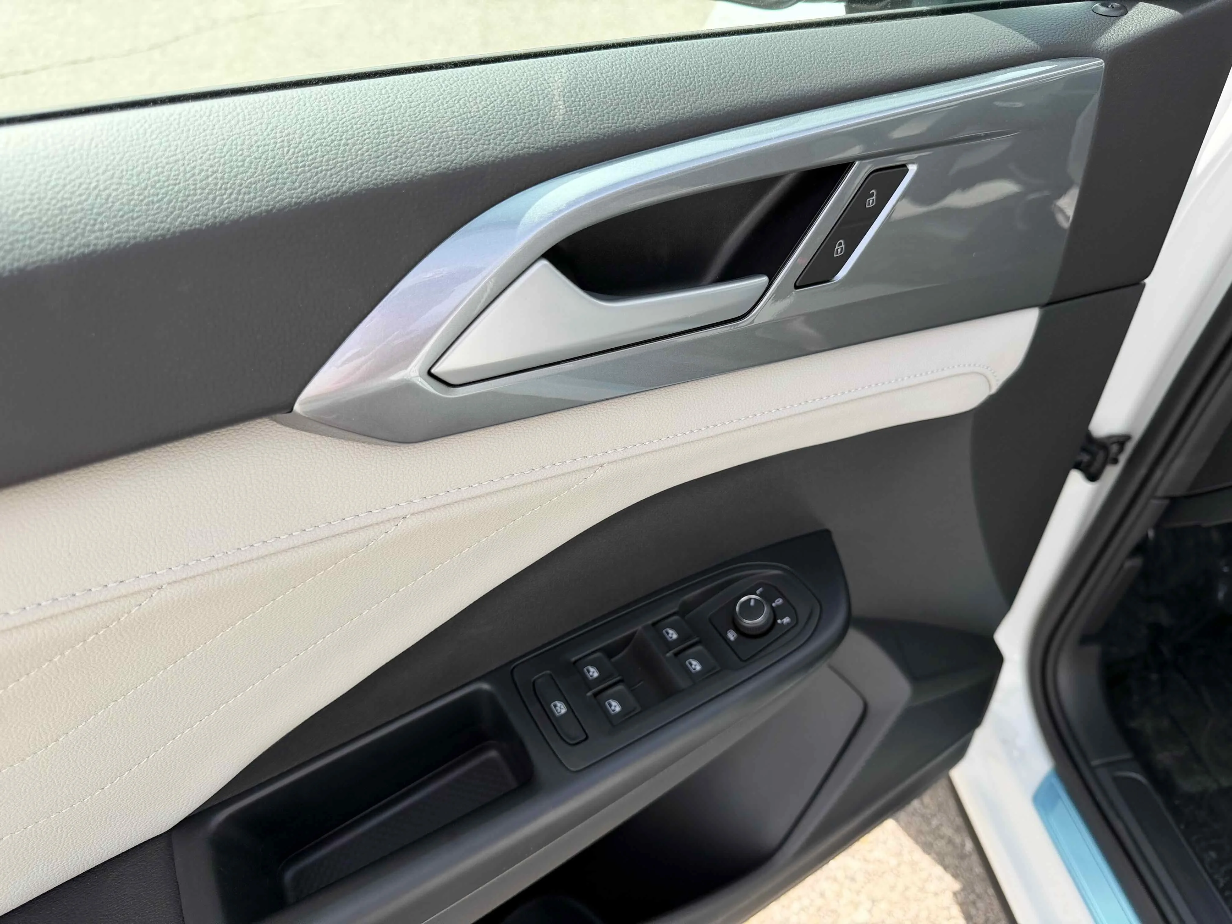 New 2026 Pure White Volkswagen SEL image 15